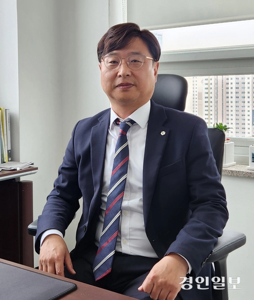 지창현 신협 인천지역본부장은 “신협중앙회 인천지역본부의 자산 규모를 건전하게 성장시키겠다”고 포부를 밝혔다. 2025.4.9 /유진주기자 yoopearl@kyeongin.com