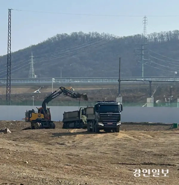 동서울변전소의 옥내화사업이 지난달 31일 터파기 공사를 시작으로 본격적으로 추진되고 있다. 사진은 터파기 중인 현장 모습. 2025.4.1 /한전 제공