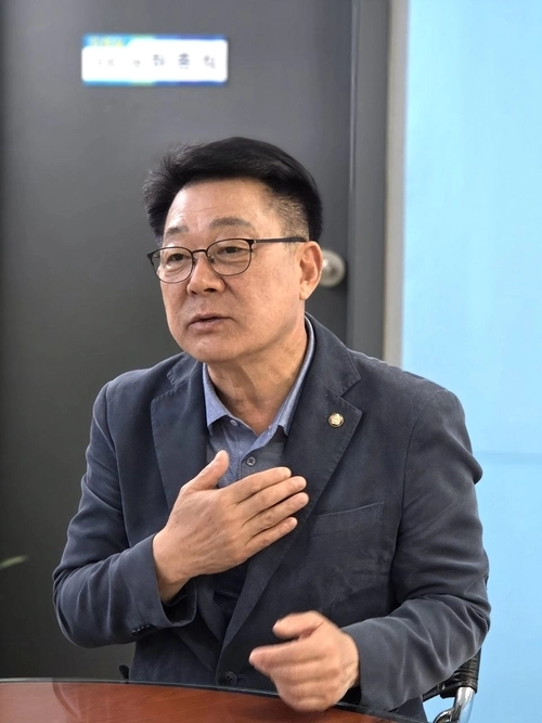 지역별 정체성을 살리기 위한 필수조건으로 지역언론의 역할을 강조한 허종식 의원은 전국 지역언론들의 포털사이트 진출을 위해 전방위적으로 노력하고 있다. /허종식 의원실 제공
