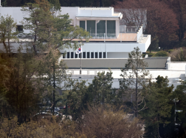 윤석열 전 대통령이 이르면 11일 한남동 관저를 떠나 서초동 사저로 옮길 것으로 보이는 10일 서울 용산구 한남동 관저 모습. 2025.4.10 /연합뉴스