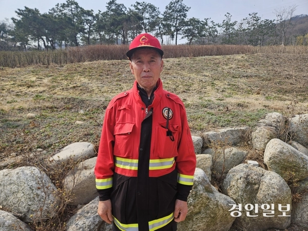 백연인 계양구 산불진화대·감시원 조장은 “산에서는 반드시 흡연·취사·소각 행위 등을 삼가달라”고 했다. 2025.4.10 /변민철기자 bmc0502@kyeongin.com