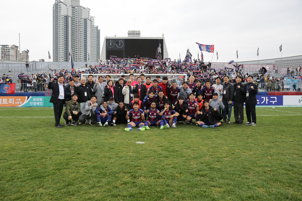 프로축구 K리그1 수원FC가 개막 8경기만에 첫승을 신고하면서 꼴찌 탈출에 성공했다. 2025.4.12 /한국프로축구연맹 제공