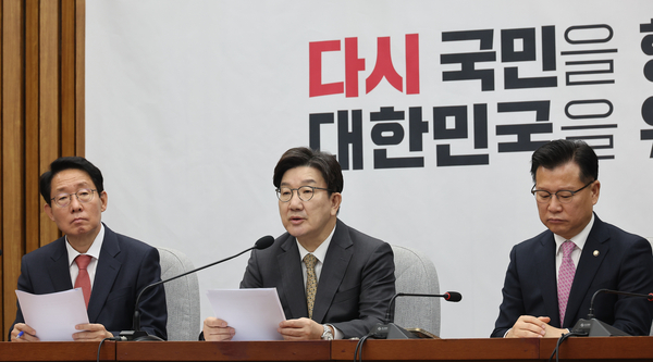 국민의힘 권성동 원내대표가 11일 서울 여의도 국회에서 열린 원내대책회의에서 발언하고 있다. 2025.4.11 /연합뉴스