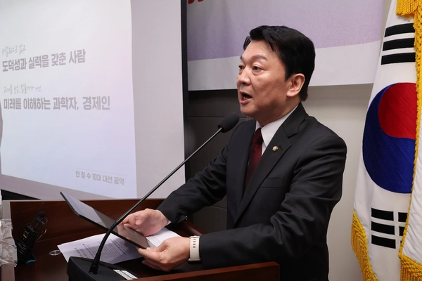 국민의힘 대선주자인 안철수 의원이 13일 서울 여의도 국회 의원회관에서 대선공약을 발표하고 있다. 2025.4.13 /연합뉴스