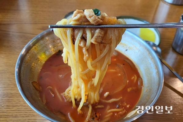 군포 ‘명짬뽕’의 메인 메뉴인 짬뽕. 2025.3.15 군포/황성규기자 homerun@kyeongin.com