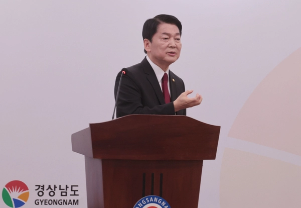 14일 오후 국민의힘 대선 경선 주자인 안철수 의원이 경남 창원시 의창구 경남도청 프레스센터에서 대선 공약에 대해 발표하고 있다. 2025.4.14 /연합뉴스