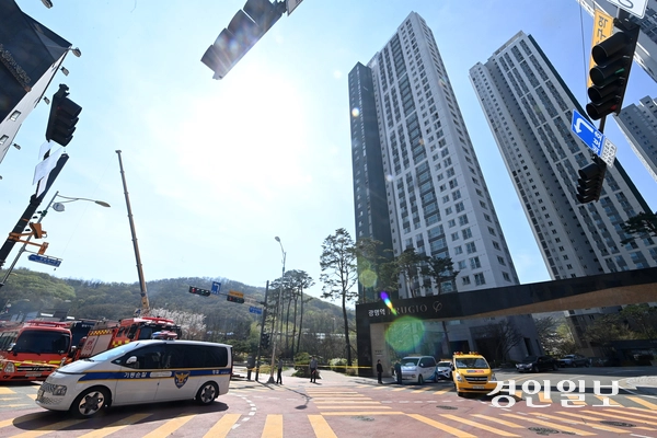 광명시 양지사거리 부근 신안산선 공사 현장에서 붕괴 사고가 발생한지 닷새째인 15일 오후 사고 현장 일대가 통제되고 있다. 2025.4.15 /최은성기자 ces7198@kyeongin.com