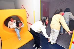 [포토] ‘질서정연’ 화재대피 체험