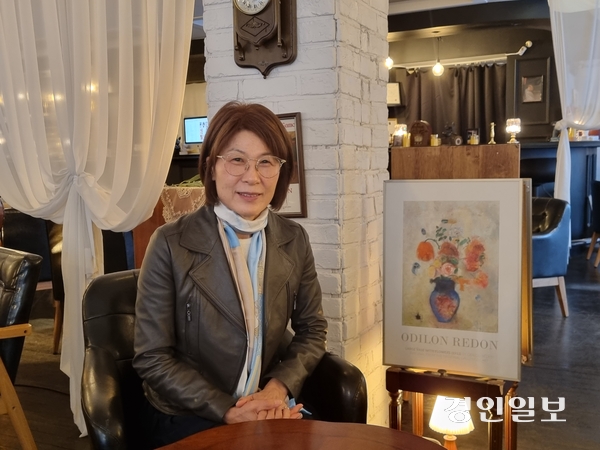수원문화재단 정조테마공연장에서 하우스어셔로 일하고 있는 권오경씨. 2025.4.11 /이시은기자 see@kyeongin.com
