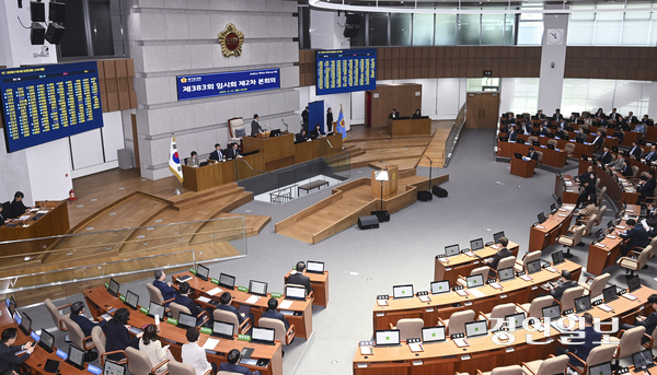 15일 오전 경기도의회 본회의장에서 경기도의회 제383회 임시회 제2차 본회의가 열리고 있다. K-컬처밸리 복합개발 현물출차 동의안 등이 이날 도의회 문턱을 통과했다. 2025.4.15 /이지훈기자 jhlee@kyeongin.com