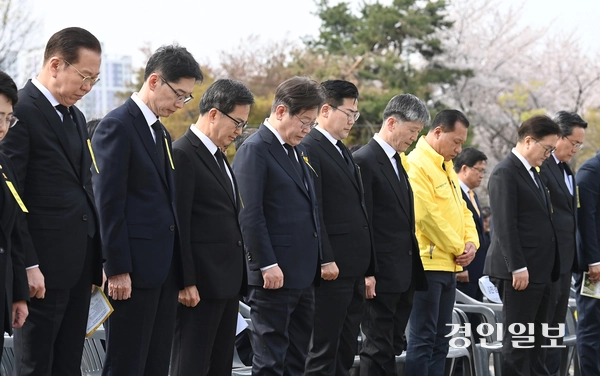 16일 오후 안산시 화랑유원지에서 세월호 11주기 기억식이 진행되고 있다. 2025.4.16 /최은성기자 ces7198@kyeongin.com