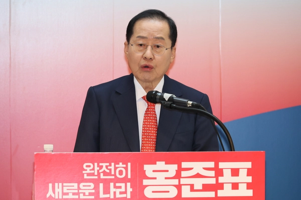 국민의힘 홍준표 대선 경선 후보가 16일 서울 여의도 선거사무소에서 경제·노동·과학기술 분야 정책을 발표하고 있다. 2025.4.16 /연합뉴스