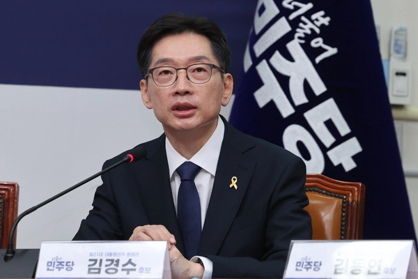 더불어민주당 대선후보 경선 주자인 김경수 전 경남지사가 16일 서울 여의도 국회에서 열린 공명선거 실천 서약식에서 경선에 임하는 각오를 밝히고 있다. 2025.4.16 /연합뉴스