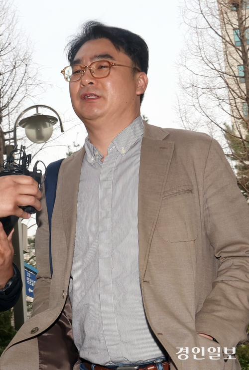 전자칠판 납품과 관련해 업체로 부터 금품을 받은 혐의를 받는 조현영 인천시의원이 구속 전 피의자 심문(영장실질심사)을 받기 위해 인천지법으로 들어서고 있다./김용국기자yong@kyeongin.com