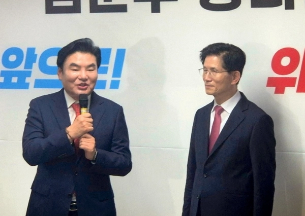 원유철 전 미래한국당 대표가 김문수 후보 경선캠프 개소식에서 축사하고 있다. /캠프 제공