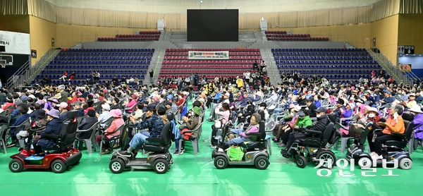 장애인의 날을 사흘 앞둔 17일 오후 용인시 처인구 용인실내체육관에서 ‘제45회 장애인의 날 기념행사’가 진행되고 있다. 2025.4.17 /최은성기자 ces7198@kyeongin.com