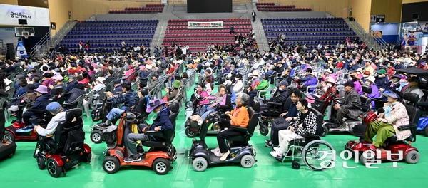 장애인의 날을 사흘 앞둔 17일 오후 용인시 처인구 용인실내체육관에서 ‘제45회 장애인의 날 기념행사’가 진행되고 있다. 2025.4.17 /최은성기자 ces7198@kyeongin.com