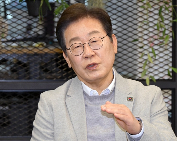 더불어민주당 이재명 대선 예비후보가 14일 서울 강남구 퓨리오사AI에서 모두발언을 하고 있다. /연합뉴스