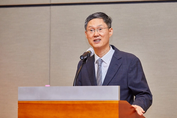 문형배 헌법재판소장 직무대행은 17일 인하대에서 진행된 특강에서 “관용과 자제 없이 민주주의는 발전하지 못한다”고 말했다./인하대 제공
