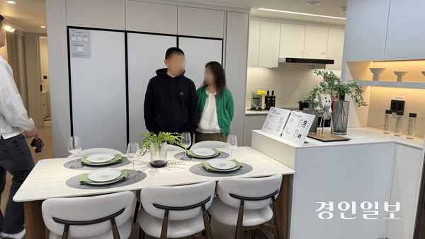 대우건설 ‘용인 푸르지오 원클러스터 2·3단지’ 견본주택 유니트 내부. 2025.4.18 / 윤혜경기자 hyegyung@kyeongin.com