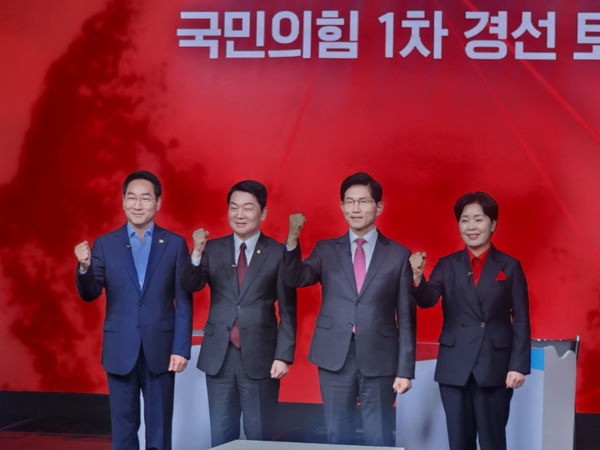 19일 열린 국민의힘 1차 경선 A조 토론회가 열렸다. 현직 인천시장으로는 처음으로 대선 경선에 나선 유정복 후보는 저출생과 청년 일자리 정책 해결사를 자임하며 대선 경쟁력을 어필했다. /유정복 후보 캠프 제공