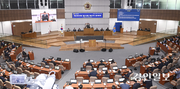 15일 오전 경기도의회 본회의장에서 경기도의회 제383회 임시회 제2차 본회의가 열리고 있다. 2025.4.15 /이지훈기자 jhlee@kyeongin.com