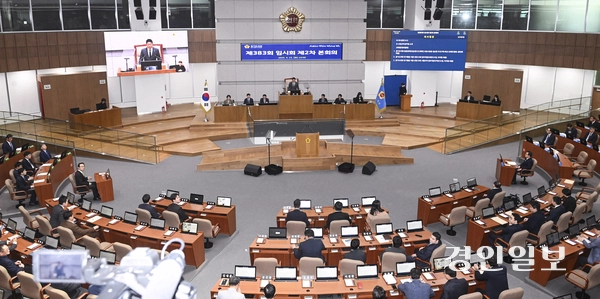 15일 오전 경기도의회 본회의장에서 경기도의회 제383회 임시회 제2차 본회의가 열리고 있다. 2025.4.15 /이지훈기자 jhlee@kyeongin.com