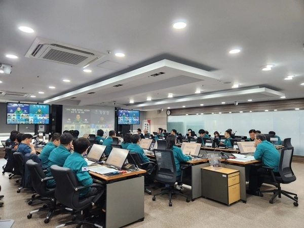 용인시가 지난 18일 시청 재난안전상황실에서 황준기 제2부시장 주재로 여름철 자연재난 종합대책 검검회의를 가졌다. 2025.4.21 /용인시 제공