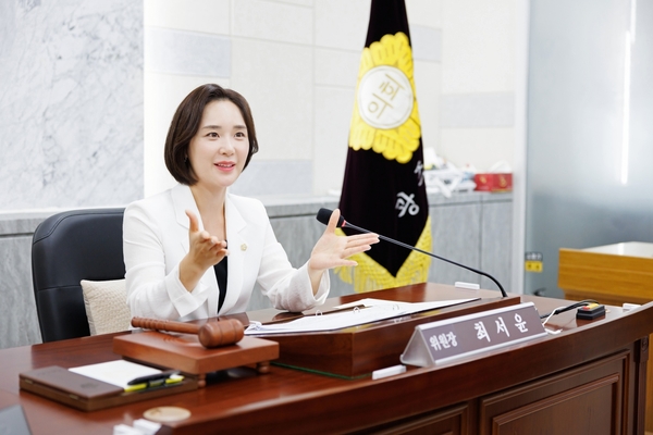 광주시의회 최서윤 의원은 후반기 의회 운영위원장을 맡아 현장에서 지역민과 소통하며 개선돼야 할 점 등을 조례에 담아 생활밀접형 의정활동을 구현하고 있다. /광주시의회 제공