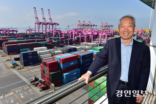 인천항발전협의회 이귀복 전 회장은 “인천항은 성장 잠재력이 큰 항만”이라며 “인천항 발전을 위해 힘이 닿는 데까지 도움을 주겠다”고 말했다. 사진/조재현기자 jhc@kyeongin.com