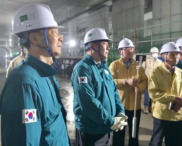 더불어민주당 양문석(안산시갑) 의원이 지난 22일 신안산선 1-1공구 현장을 방문해 장마철 대비 안전진단 등을 위한 점검을 실시했다. 2025.4.22 /양문석 의원실 제공