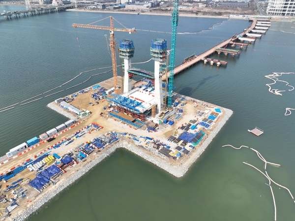 송산그린시티~시화MTV 연결도로의 주 교량인 하모니 브리지 조성공사가 순조롭게 진행되고 있다. /DL이앤씨 제공