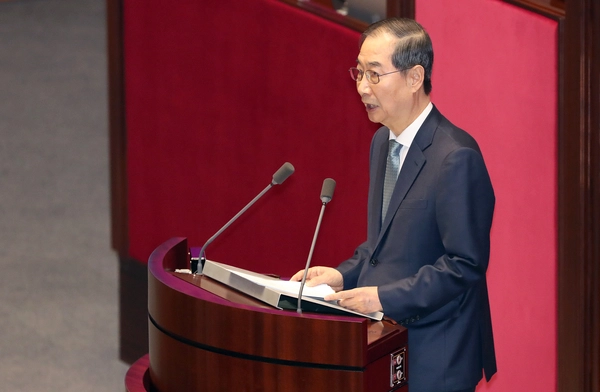 한덕수 대통령 권한대행 국무총리가 24일 서울 여의도 국회 본회의장에서 추가경정예산안 시정연설을 하고 있다. 2025.4.24 /연합뉴스