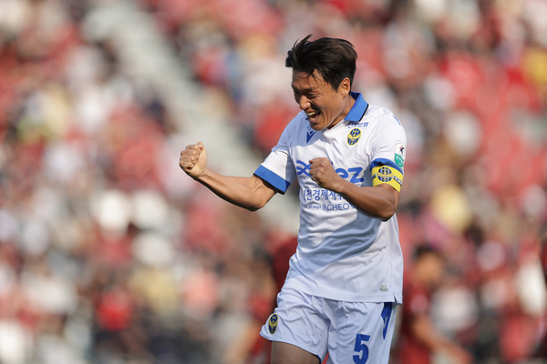 26일 부천종합운동장엫서 열린 K리그2 부천과 인천의 경기에서 인천의 2번째 골을 넣은 이명주가 골 세레머니를 하고 있다. /한국프로축구연맹 제공