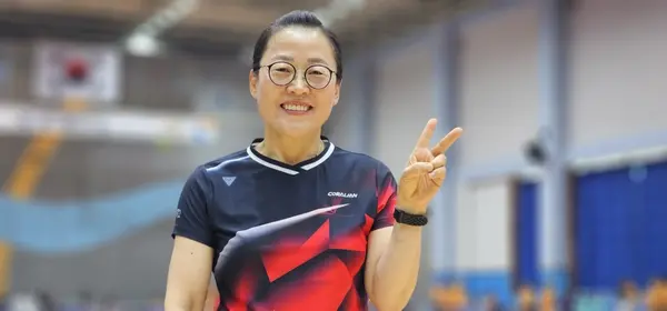 제15회 경기도장애인체육대회 탁구 종목에서 4관왕에 오르며 숨은 실력을 발휘한 최순덕이 기념촬영을 하고 있다. /수원시장애인체육회 제공
