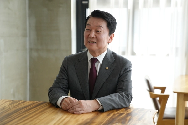 한국지방신문협회(경인일보 등 9개 유력 지역 대표 신문)가 28일 안철수 국민의힘 대선 경선 후보와 공동 인터뷰를 하고 있다. 2025.4.28 /한국지방신문협회 공동취재단