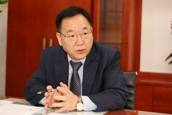 김성훈 신임 인천환경공단 이사장이 경인일보 인터뷰에서 “기후변화에 능동적으로 대응하는 공기업의 사회적 책임을 다하겠다”고 말했다. /인천환경공단 제공