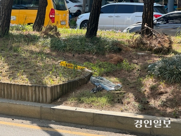 수원시청 인근에서 차량 전복 사고가 발생했다. 수습된 현장의 모습. 2025.4.30 /마주영기자 mango@kyeongin.com