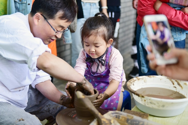 ‘제37회 여주도자기축제’가 오는 5월 1일부터 11일까지 11일간 여주 신륵사 관광지 일원에서 개최된다. / 여주시 제공