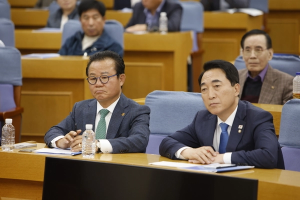 1일 국회의원회관 제1소회의실에서 ‘새로운 문화예술의 시대, 왜 사진인가’란 주제로 토론회가 개최됐다. 2025.5.1 /한국사진작가협회 제공