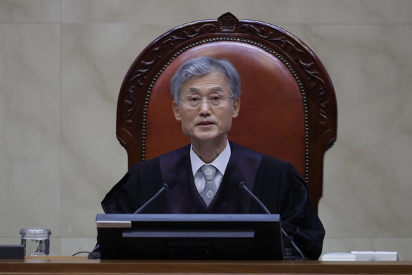 조희대 대법원장이 1일 더불어민주당 이재명 대선 후보의 공직선거법 사건 전원합의체 선고를 위해 서울 서초구 대법원 대법정에서 장내 정돈을 선언하고 있다. 2025.5.1 /사진공동취재단