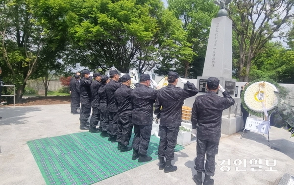대한민국특수임무유공자회 경기도지부 파주시지회는 2일 오전 11시 파주시 파주읍 봉서리 통일공원 내 첩보부대 제1지대 전공비에서 ‘특수임무 제1지대 전공비’ 추념식을 가졌다. 2025.5.2 파주/이종태기자 dolsaem@kyeongin.com