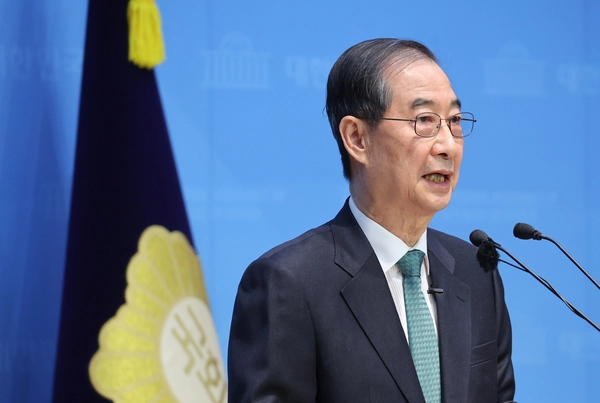 한덕수 전 국무총리가 2일 서울 여의도 국회 소통관에서 대통령 선거 출마를 선언하고 있다. 2025.5.2 /연합뉴스