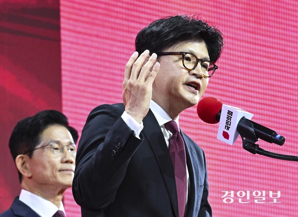 최종 경선에서 탈락한 한동훈 국민의힘 대선 경선 후보가 3일 오후 고양시 킨텍스에서 열린 국민의힘 최종 대선 후보 선출 전당대회에서 승복 연설을 하고 있다. 2025.5.3 /이지훈기자 jhlee@kyeongin.com