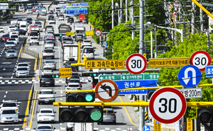 [여러분 생각은?] 늦은 밤도 시속 30㎞ 이내… 어린이보호구역 논란 재점화