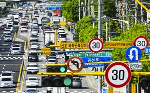 [여러분 생각은?] 늦은 밤도 시속 30㎞ 이내… 어린이보호구역 논란 재점화