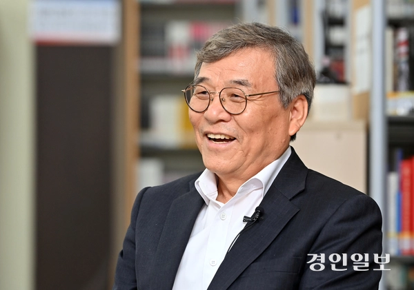 그가 태어난 숭의동 백구번지는 인천의 가난한 시절을 설명하는 단어로도, 악다구니를 쓰며 살아야 했던 드센 사람을 수식하는 의미로도 쓰인다. 김의환 현대로템 고문. /김용국기자 yong@kyeongin.com