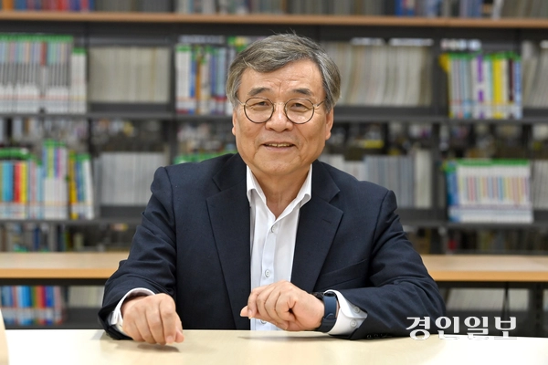 평생을 전차 개발에 바친 그는 K2 흑표 전차의 아버지라고 불린다. 김의환 현대로템 고문. /김용국기자 yong@kyeongin.com