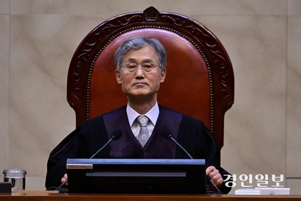 조희대 대법원장이 1일 오후 서울 서초구 대법원에서 이재명 더불어민주당 대선 후보의 공직선거법 위반 사건 상고심 선고를 위해 재판을 준비하고 있다. 2025.5.1 /사진공동취재단