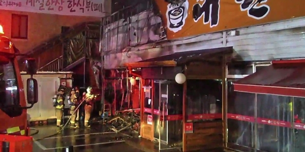 9일 오전 1시 10분께 평택 진위면의 음식점에서 불이났다.2025.5.9/경기도소방재난본부 제공